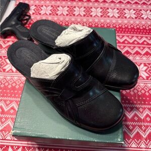 Clarks Women's Brown Slip-On Shoes size 8